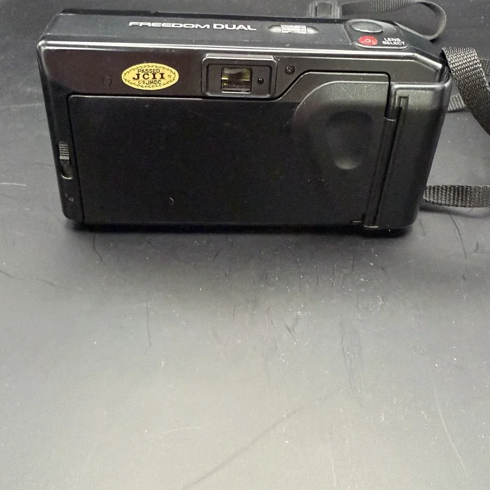 Minolta Freedom Dual AF 35mm Point & Shoot Film Camera with Owner's Manual